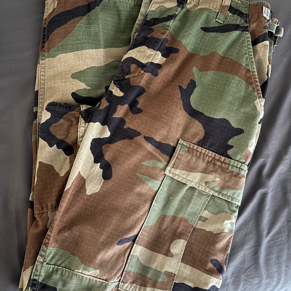 Urban Outfitters renewal vintage camo pants 2021